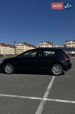 Хетчбек Volkswagen Golf 2018 в 