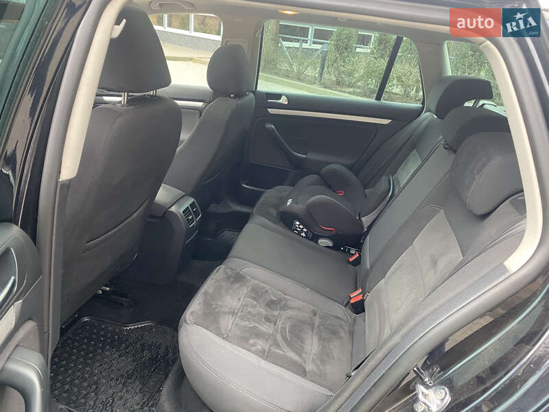 Универсал Volkswagen Golf 2010 в Луцке