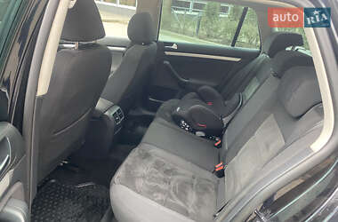 Універсал Volkswagen Golf 2010 в 
