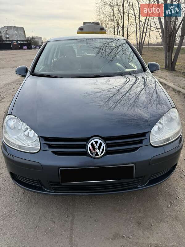 Хэтчбек Volkswagen Golf 2006 в Новониколаевке