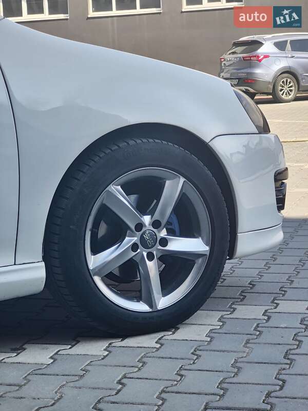 Хэтчбек Volkswagen Golf 2008 в Черновцах