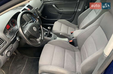 Хетчбек Volkswagen Golf 2008 в 
