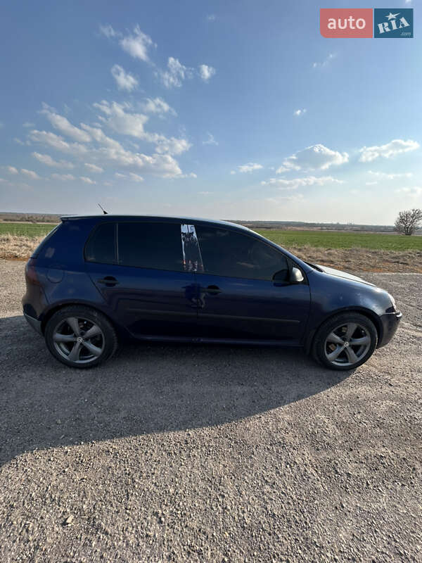 Хэтчбек Volkswagen Golf 2006 в Белзе