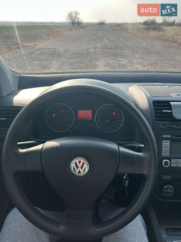Хэтчбек Volkswagen Golf 2006 в Белзе
