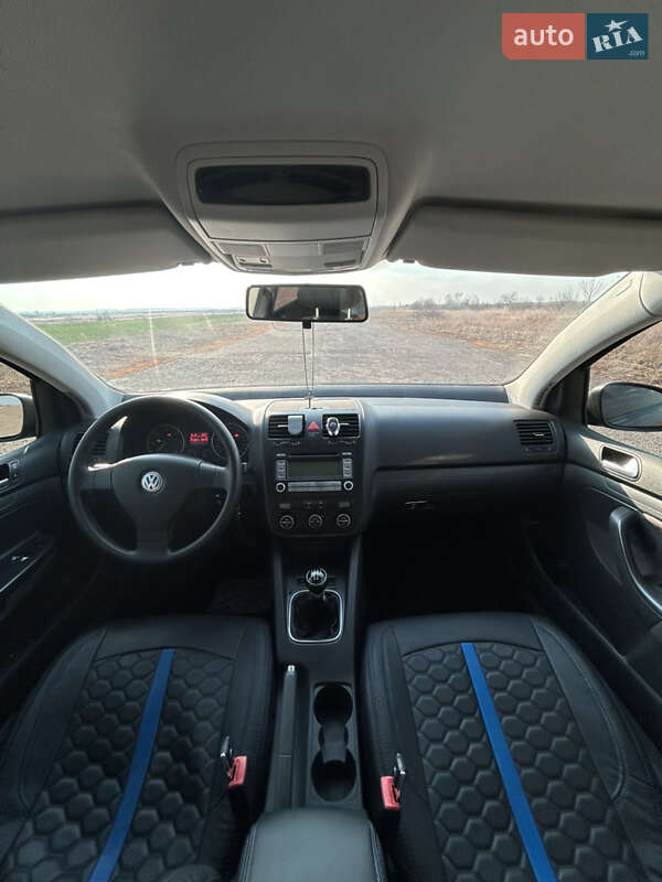 Хэтчбек Volkswagen Golf 2006 в Белзе