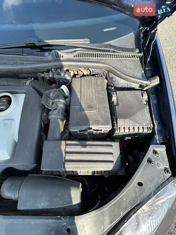 Хэтчбек Volkswagen Golf 2006 в Белзе