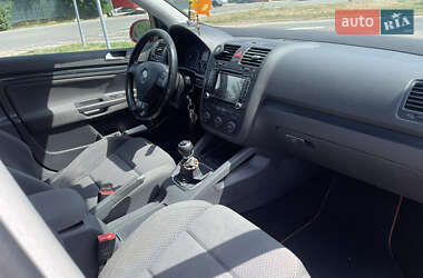 Хетчбек Volkswagen Golf 2006 в 