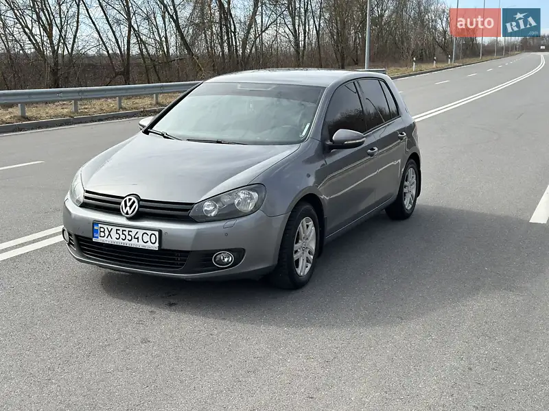 Хэтчбек Volkswagen Golf 2012 в 