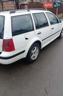 Хэтчбек Volkswagen Golf 2001 в 