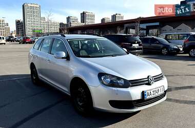 Універсал Volkswagen Golf 2010 в 