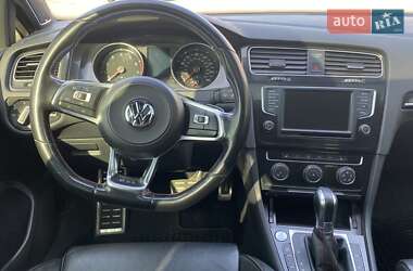 Хетчбек Volkswagen Golf 2016 в 