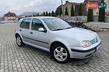 Хэтчбек Volkswagen Golf 2001 в 