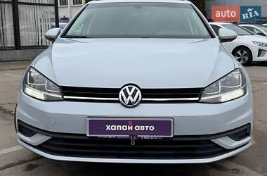 Хетчбек Volkswagen Golf 2017 в 