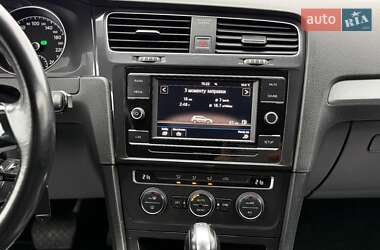 Хетчбек Volkswagen Golf 2017 в 