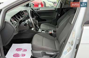 Хетчбек Volkswagen Golf 2017 в 