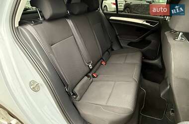 Хетчбек Volkswagen Golf 2017 в 
