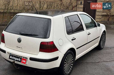 Хетчбек Volkswagen Golf 2001 в 