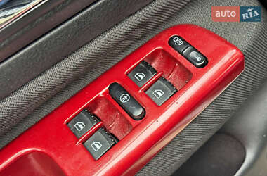 Хетчбек Volkswagen Golf 2001 в 