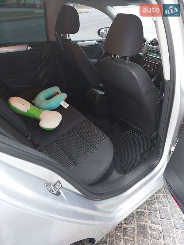 Хэтчбек Volkswagen Golf 2011 в Днепре