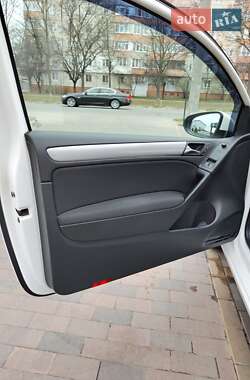 Хэтчбек Volkswagen Golf 2009 в 