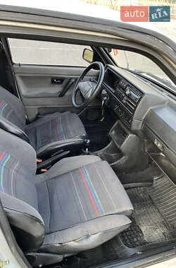 Хэтчбек Volkswagen Golf 1988 в 