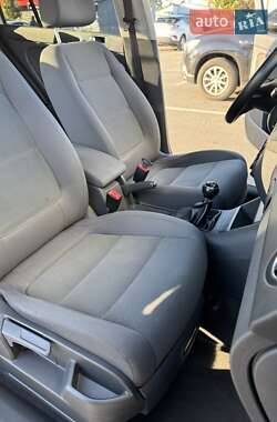Хэтчбек Volkswagen Golf 2005 в 