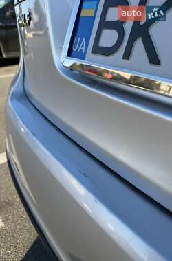 Хэтчбек Volkswagen Golf 2005 в 