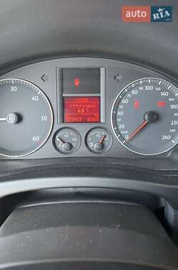 Хэтчбек Volkswagen Golf 2005 в 