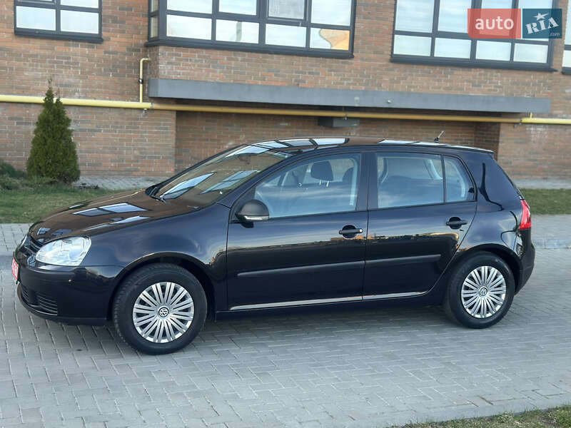 Хетчбек Volkswagen Golf 2008 в Житомирі