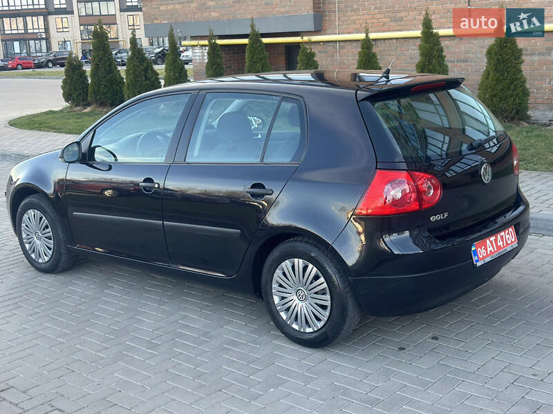 Хетчбек Volkswagen Golf 2008 в Житомирі
