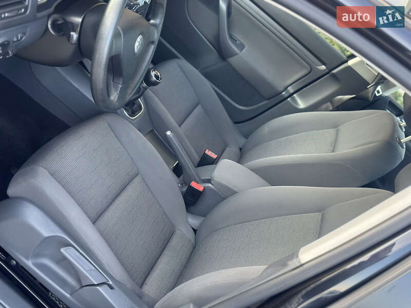 Хетчбек Volkswagen Golf 2008 в Житомирі