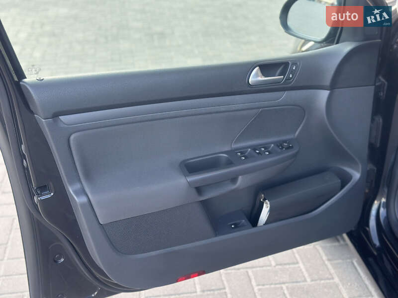 Хетчбек Volkswagen Golf 2008 в Житомирі