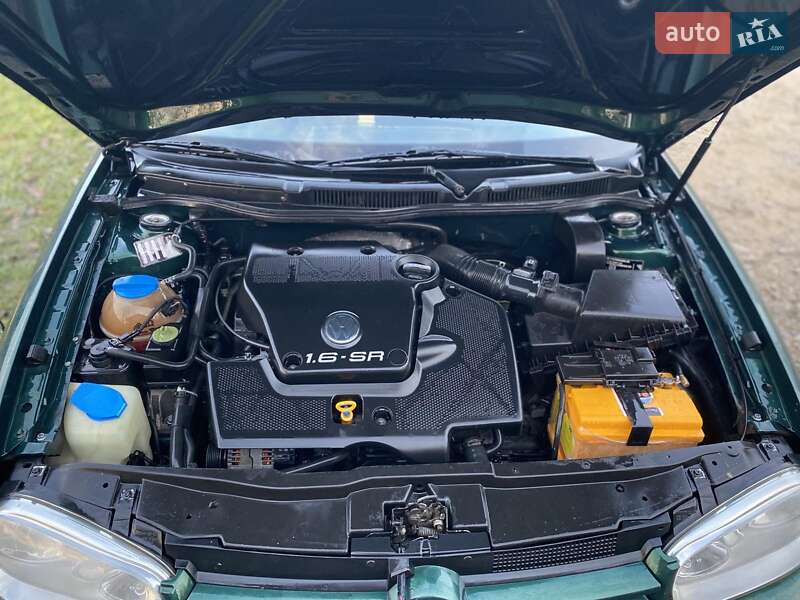 Хэтчбек Volkswagen Golf 1998 в Хусте