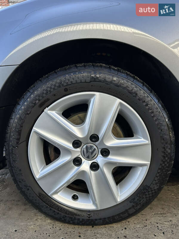Хетчбек Volkswagen Golf 2009 в Луцьку