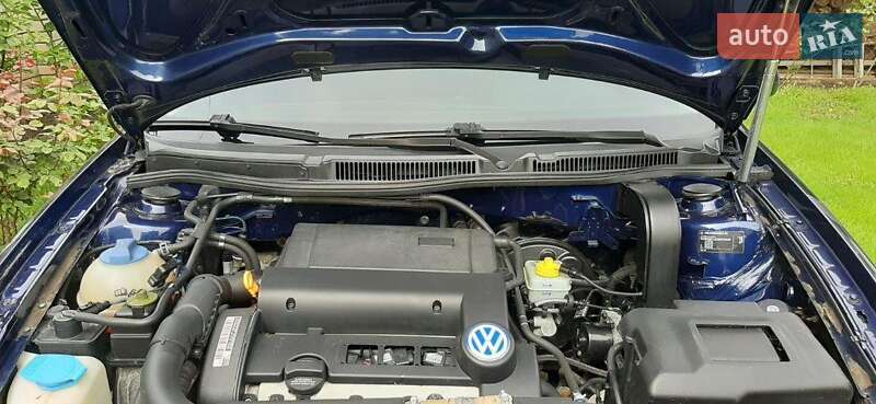 Хетчбек Volkswagen Golf 2003 в Одесі