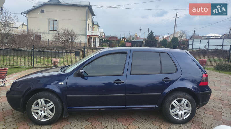 Хетчбек Volkswagen Golf 2001 в Перегінське