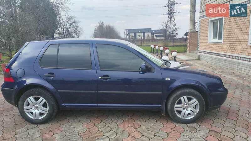 Хетчбек Volkswagen Golf 2001 в Перегінське