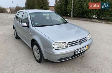 Хэтчбек Volkswagen Golf 2003 в 