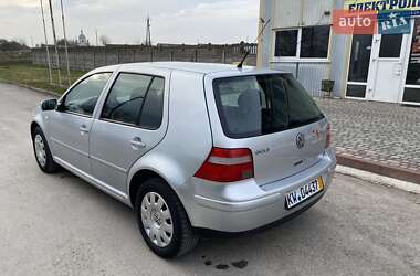 Хэтчбек Volkswagen Golf 2003 в 