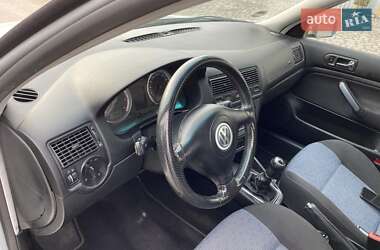 Хэтчбек Volkswagen Golf 2003 в 