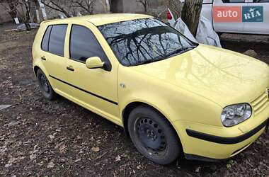 Хэтчбек Volkswagen Golf 2000 в 