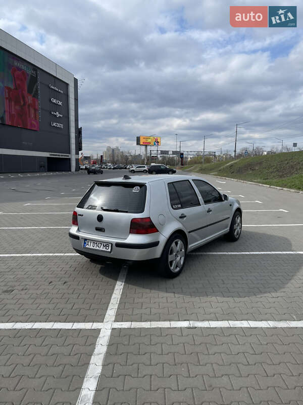 Хэтчбек Volkswagen Golf 2001 в Киеве