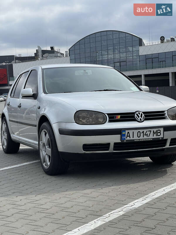 Хэтчбек Volkswagen Golf 2001 в Киеве