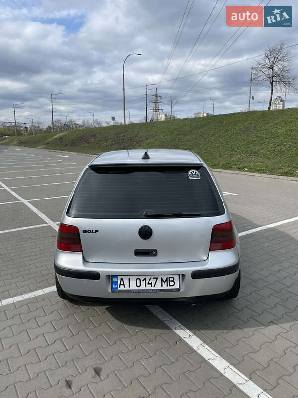 Хэтчбек Volkswagen Golf 2001 в Киеве