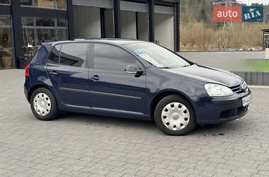 Хетчбек Volkswagen Golf 2004 в 