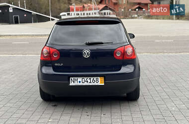 Хетчбек Volkswagen Golf 2004 в 