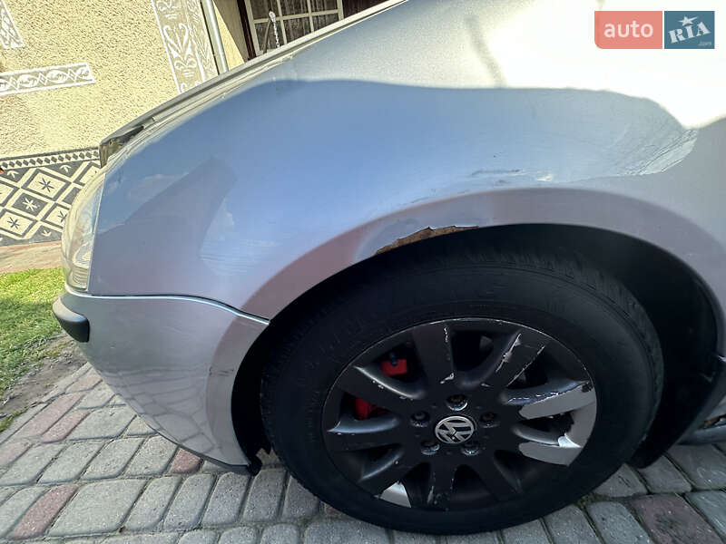 Хэтчбек Volkswagen Golf 2004 в Радивилове