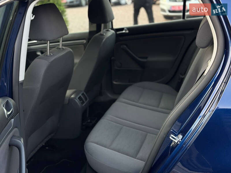 Хетчбек Volkswagen Golf 2008 в Дрогобичі