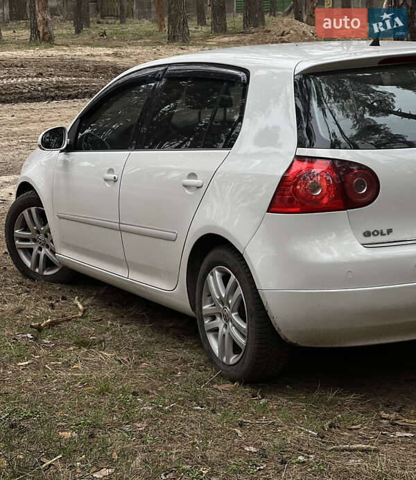 Хэтчбек Volkswagen Golf 2008 в Чернигове