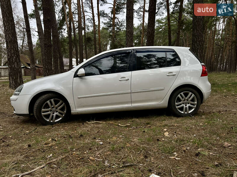 Хэтчбек Volkswagen Golf 2008 в Чернигове